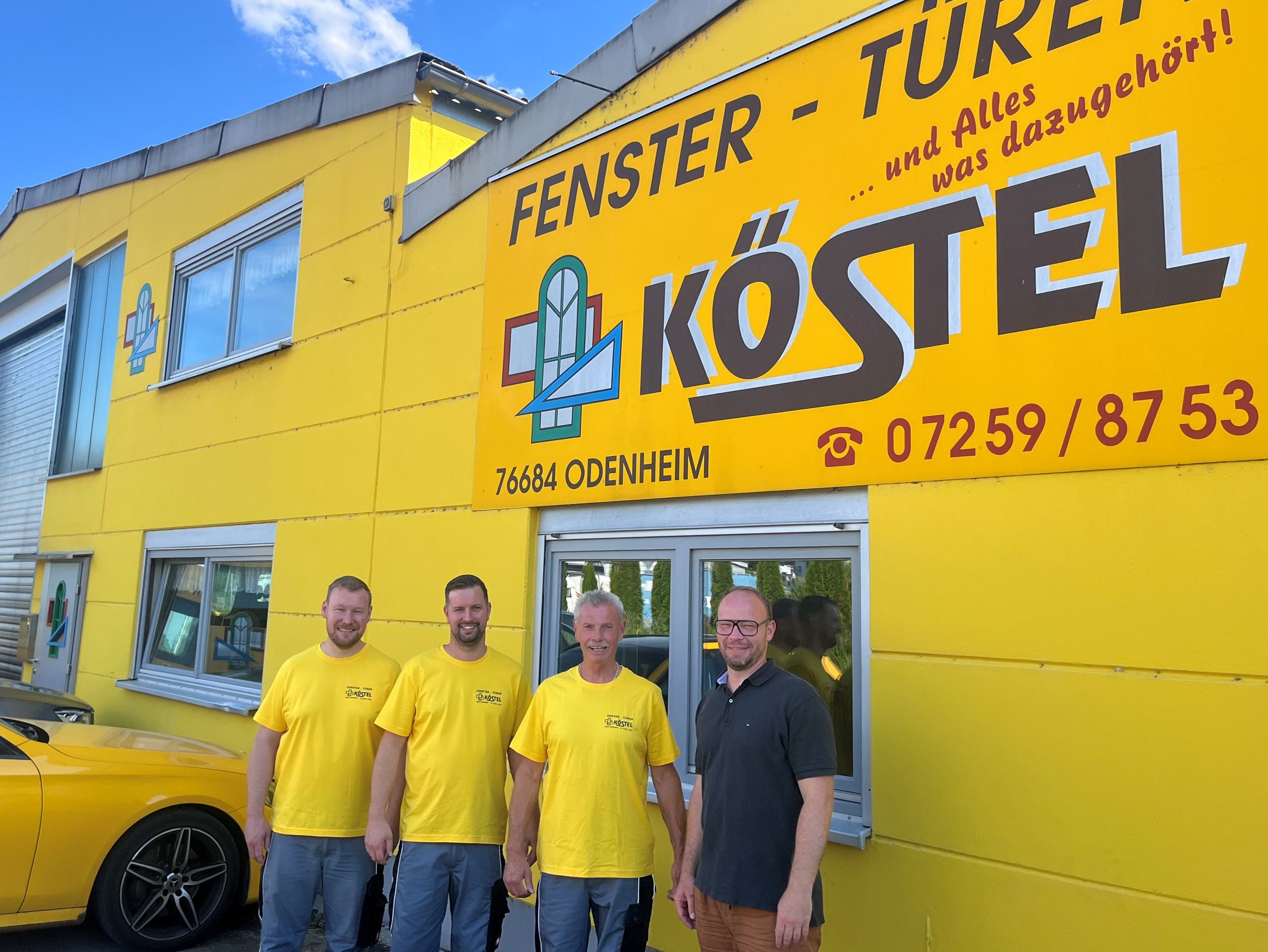  Stefan und Jonas Köstel (1. u. 2.v.l.) haben jetzt unlängst von Hans-Peter Köstel (2.v.r.) den Fensterbaubetrieb Köstel am westlichen Odenheimer Industriegebiet übernommen. Bürgermeister Felix Geider (r.) gratulierte zur Fortführung des Familienhandwerkbetriebs 